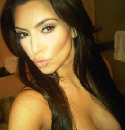 So sad what Kim Kardashian has done to her face. Two surgeries away from looking like Lil Kim